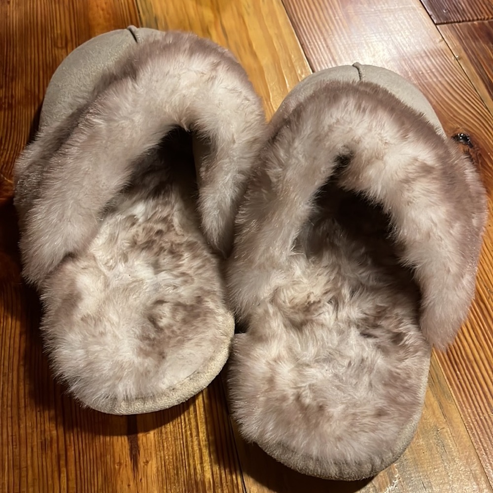 Slippers - Picture 3 of 4